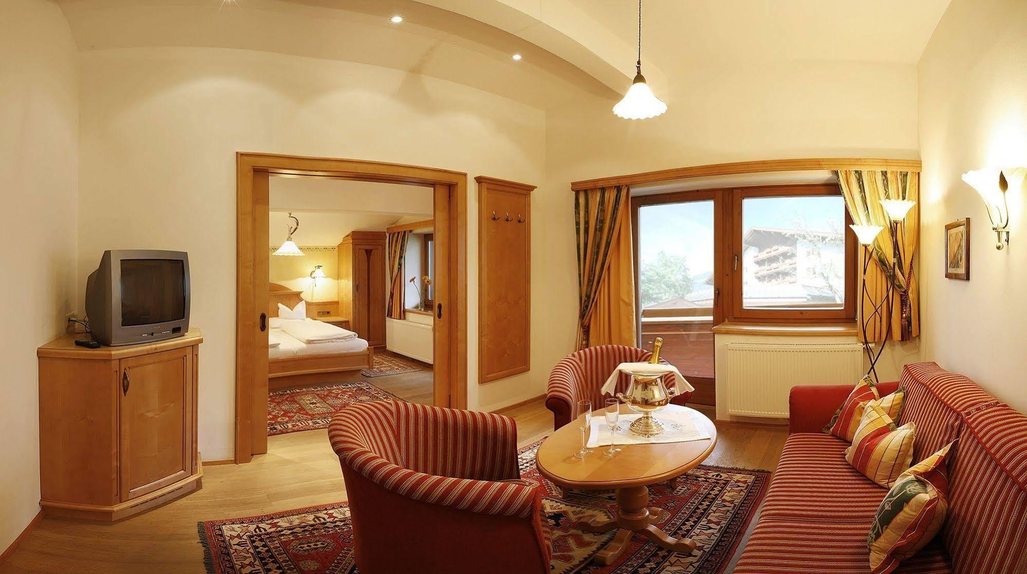 Ferienhotel Sonnenhof Целль-ам-Ціллер Екстер'єр фото